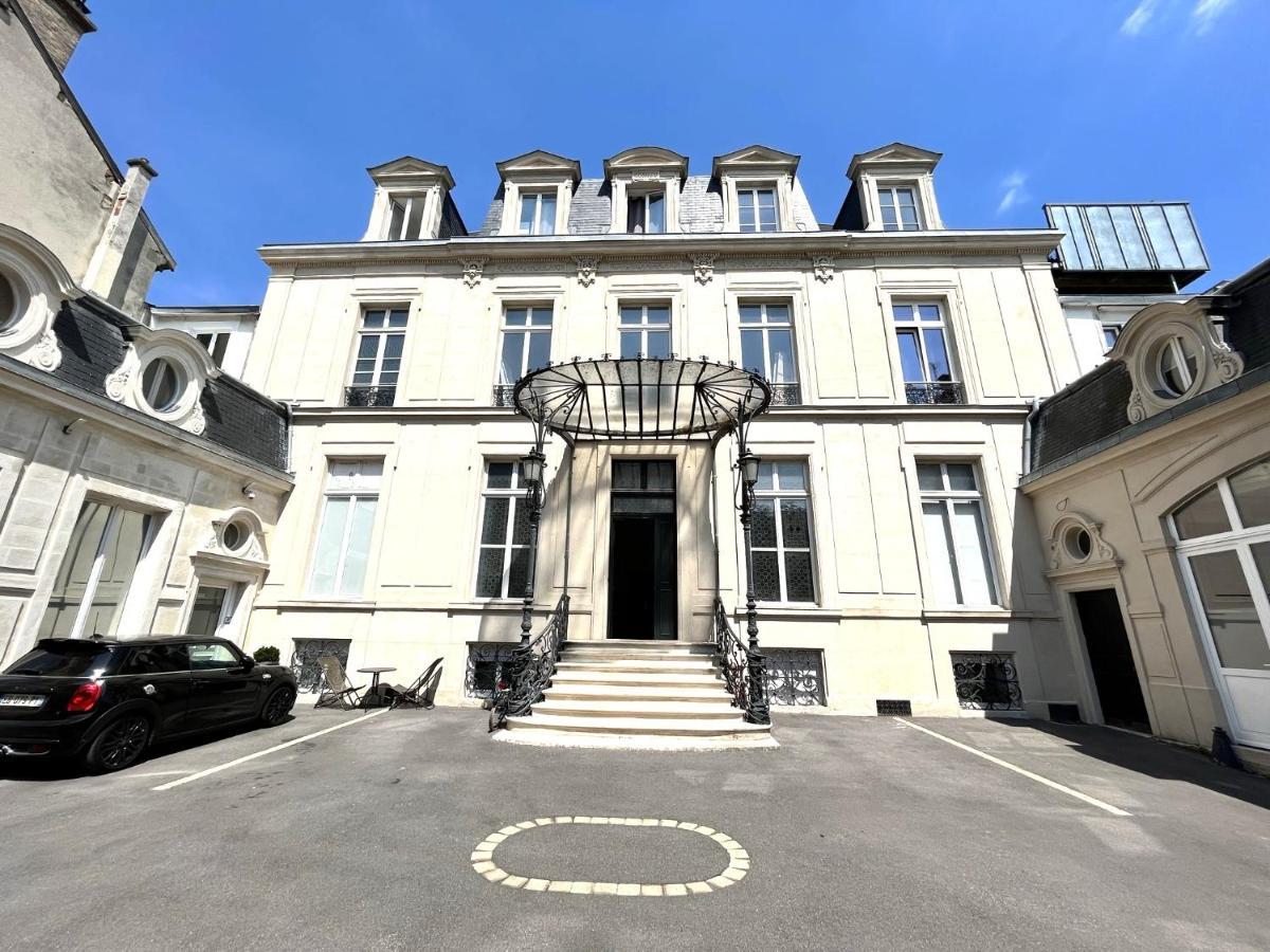 Aux Clefs Des Sacres - Dans Un Hotel Particulier Situe Rue Du Marc - Reims - Hyper Centre Forum Mairie Boulingrin Exterior foto